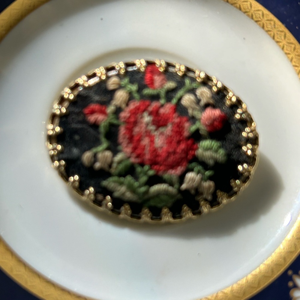Vintage Petit Point Rose Brooch - Picture 4 of 6